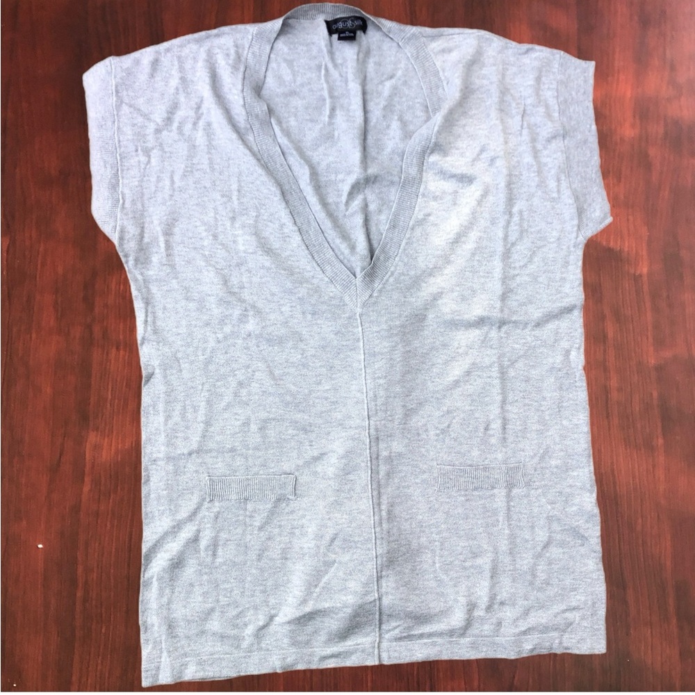 August Silk V Neck Pullover Shell Light Gray Heather Faux Pocket XL